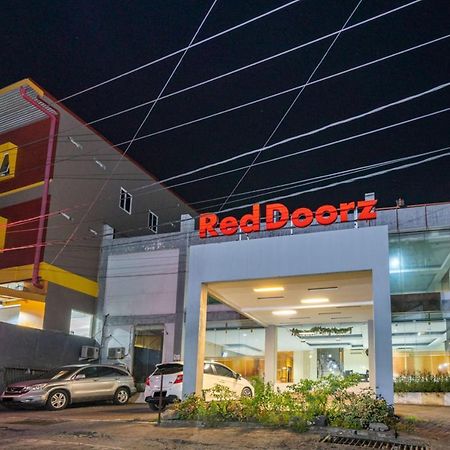 Reddoorz Near Bahu Mall Manado Malalayang Luaran gambar