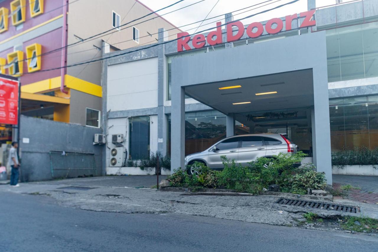 Reddoorz Near Bahu Mall Manado Malalayang Luaran gambar