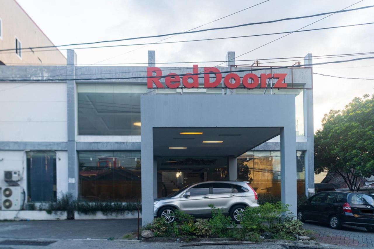 Reddoorz Near Bahu Mall Manado Malalayang Luaran gambar