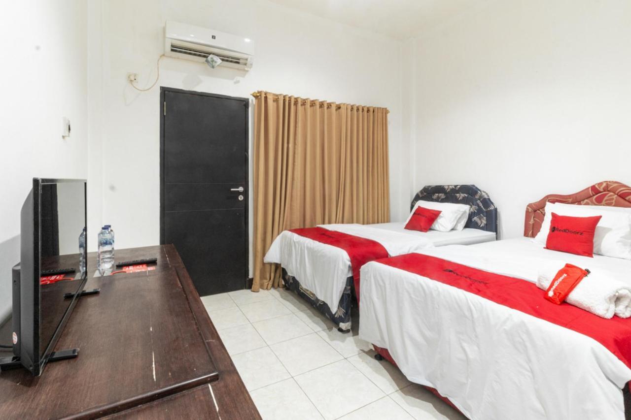 Reddoorz Near Bahu Mall Manado Malalayang Luaran gambar